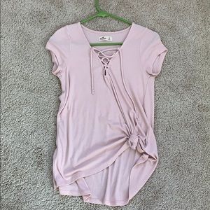 Baby pink tee-shirt with a tie!